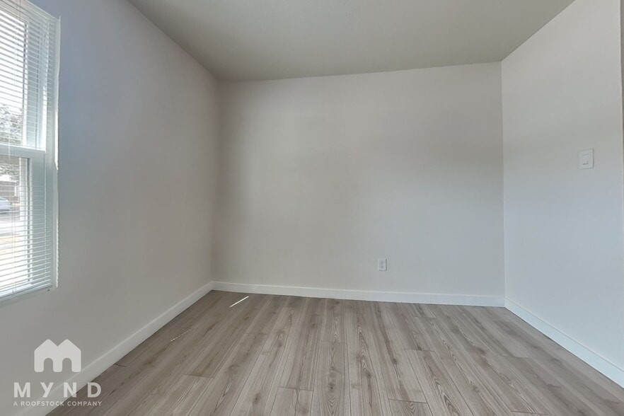 Building Photo - 11427 Broadmoor Dr