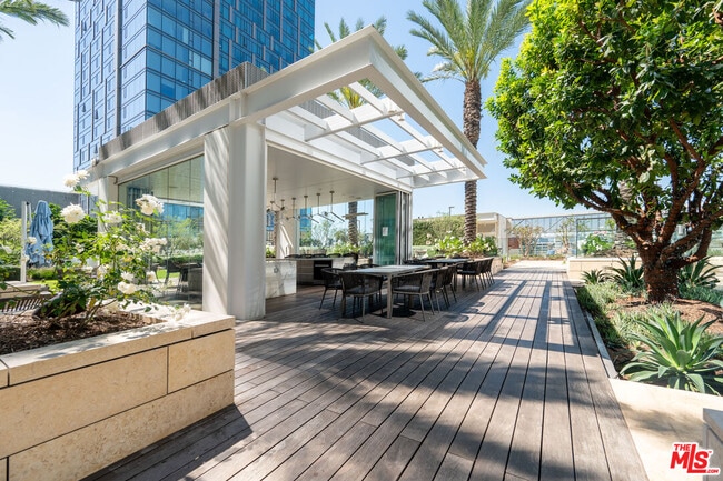 Building Photo - 877 Francisco St