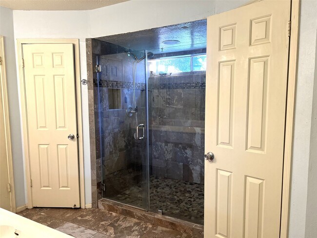 Building Photo - 7510 Creek Glen Dr