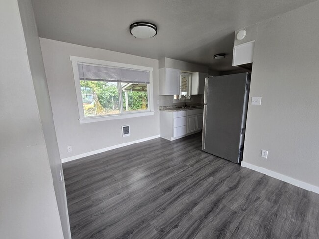 Building Photo - 2585 W Bradford Ct
