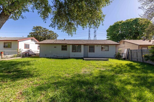 Building Photo - 4910 Tennyson Dr