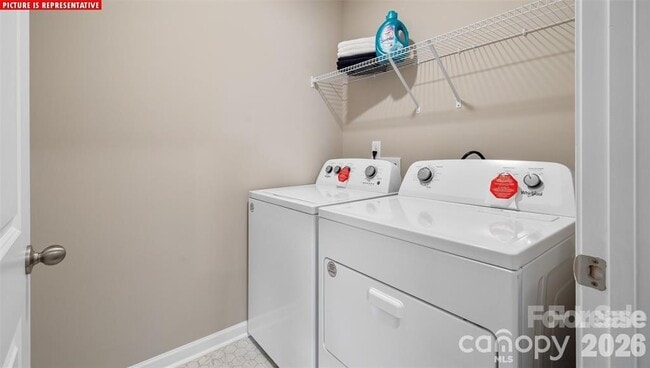 Building Photo - 1700 Vanderlyn St