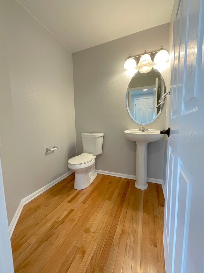 Building Photo - 3 Bedroom Home Available Near N Gate Blvd ...