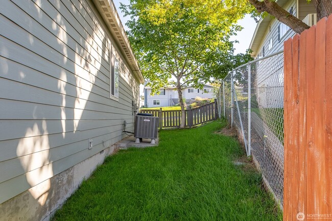 Building Photo - 3 Bed 2 Bath one story home