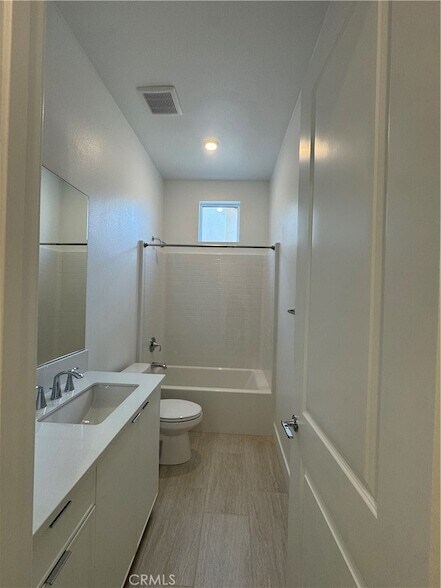 Building Photo - 436 Loon