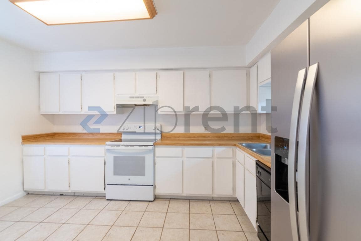 Building Photo - Unit