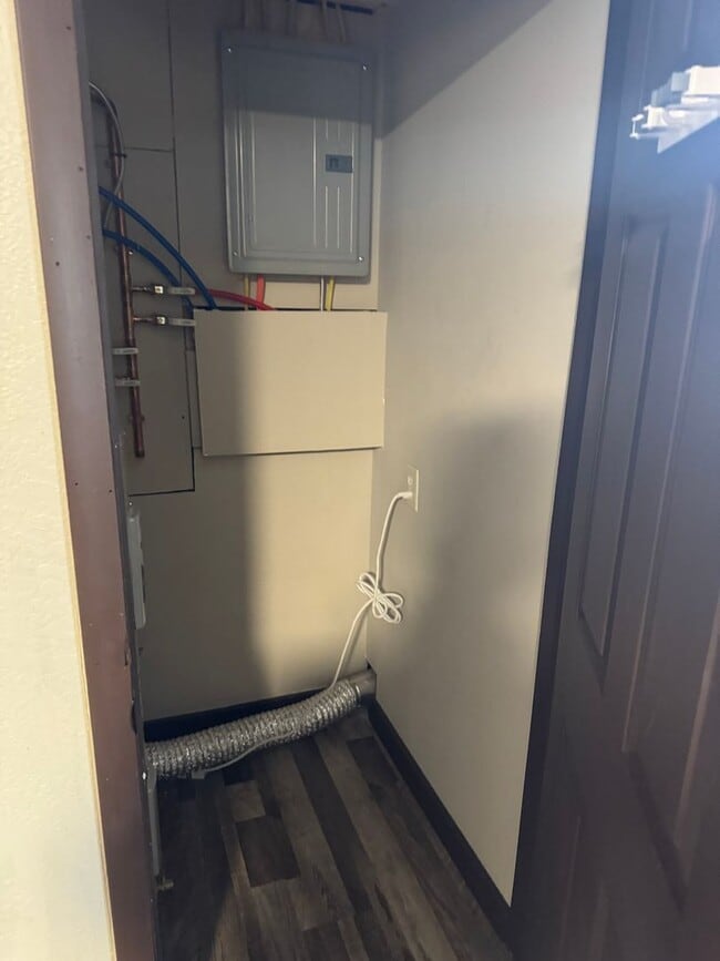 Building Photo - Newly remodeled 2 bedroom home