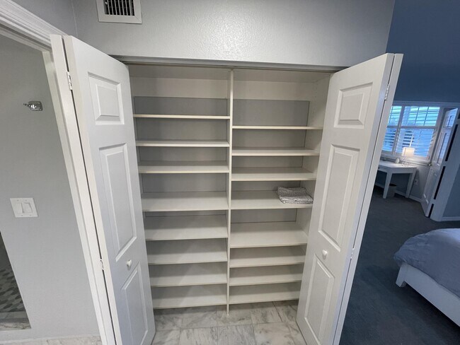 Building Photo - 1801 N Flagler Dr