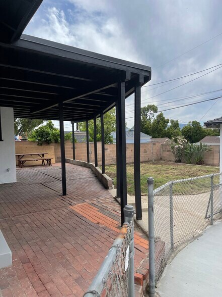 Building Photo - 2207 Jolley Dr