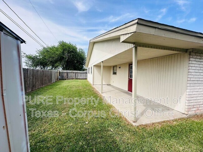Building Photo - 2025 Blue Angel St