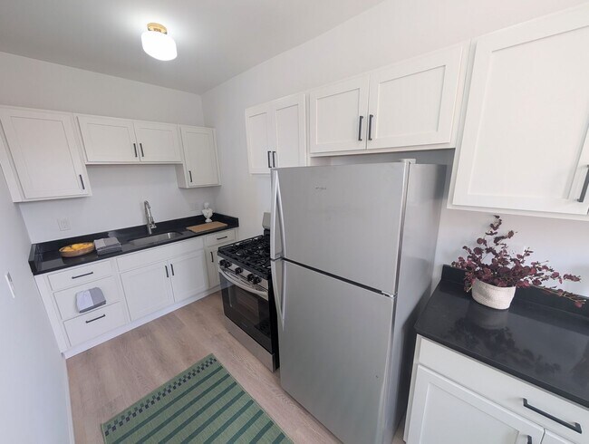 Building Photo - Stunning One Bedroom and Studio Apartments in the Heart of Detroit