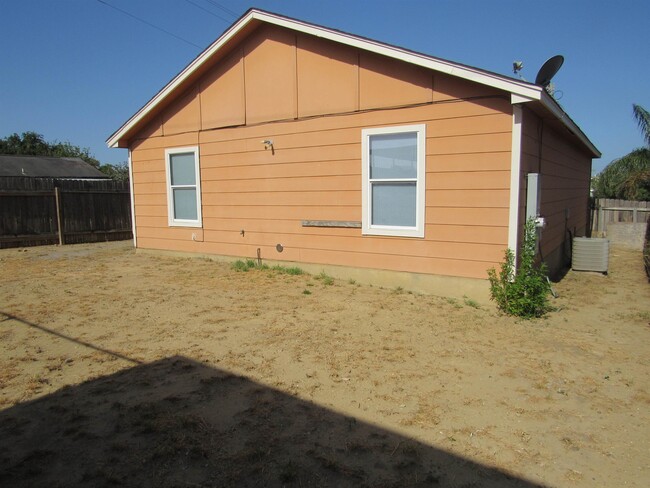 Building Photo - 335 Redfish Dr