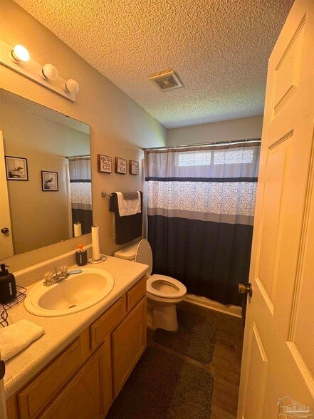 Building Photo - 4045 Glenway Dr