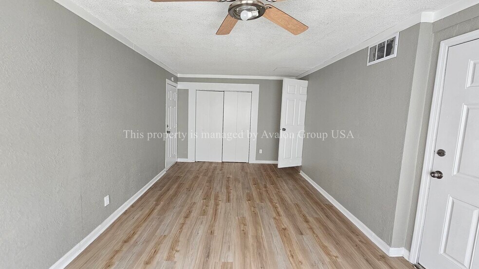 Building Photo - 7007 Oakwood Dr