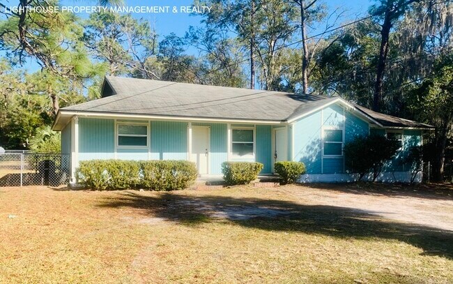 Building Photo - Spacious 2-Bedroom Duplex with Stainless Steel Appliances