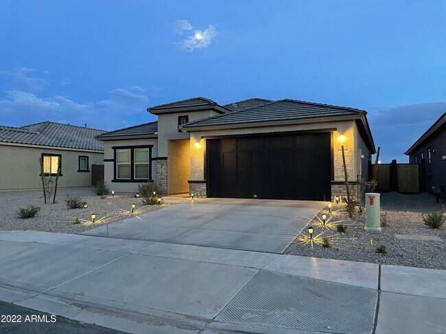 Primary Photo - 43745 Yucca Ln