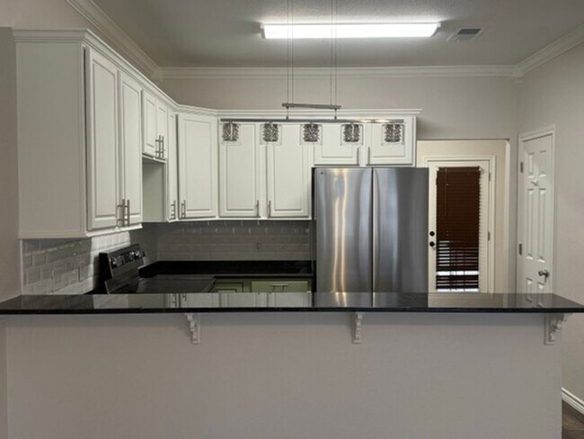 Building Photo - Living Just Blocks from Baylor University