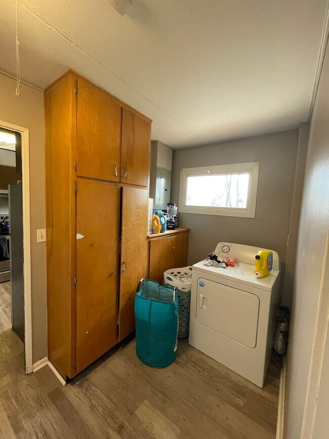 Building Photo - 3 Bedroom. 2 Bath Near Purdue!