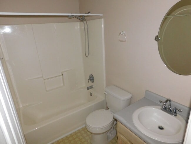 Building Photo - Charming Triplex in Havelock