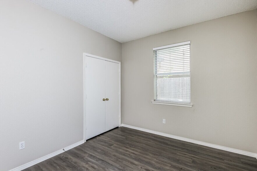 Building Photo - 6821 Prairie Hill Rd N