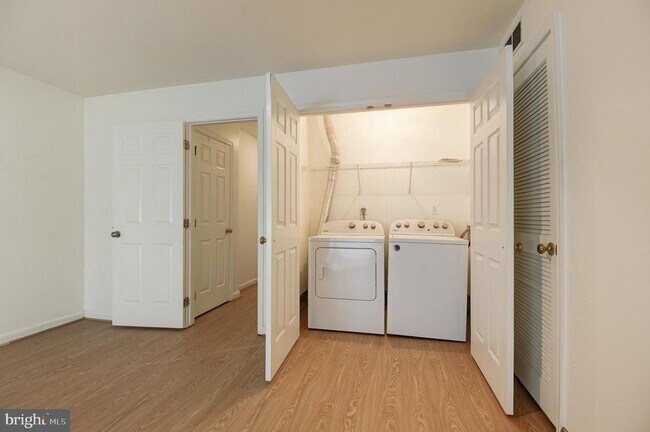 Building Photo - 12050 Edgemere Cir