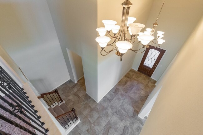 Building Photo - 10 Log House Ct