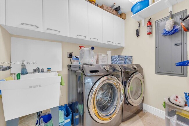 Building Photo - 3101 S Ocean Dr