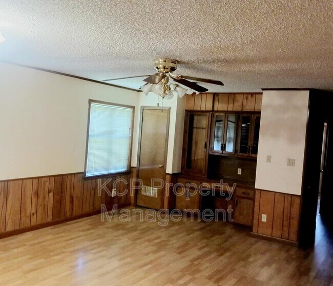 Building Photo - 600 Paw Paw Rd