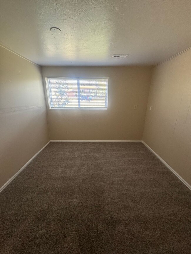 Building Photo - 4 Bedroom Split-Level in Widefield