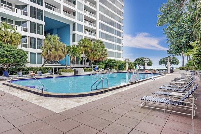 Building Photo - 1717 N Bayshore Dr