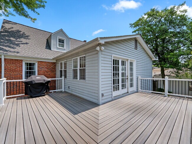 Building Photo - Classic Charm in Arlington