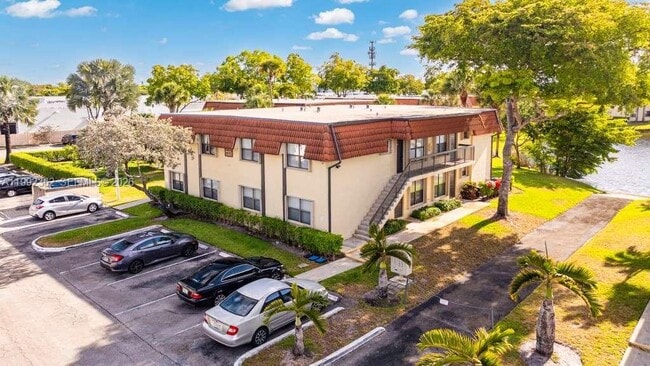 Building Photo - 561 NW 100th Pl