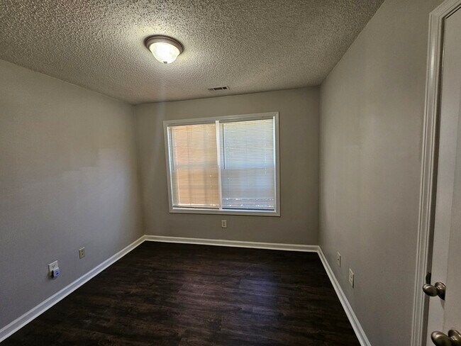 Building Photo - Renovated 3BR 2BA Home w/ 2-Car Garage • Open-View Kitchen • Garage • Garden Tub in Griffin