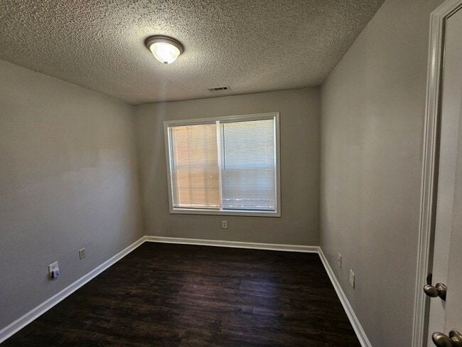 Building Photo - Renovated 3BR 2BA Home w/ 2-Car Garage • Open-View Kitchen • Garden Tub in Griffin