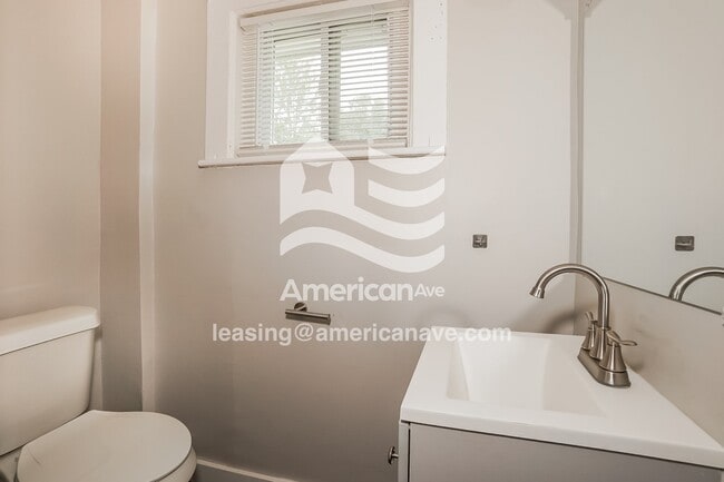 Building Photo - 128 Hollinger Ave