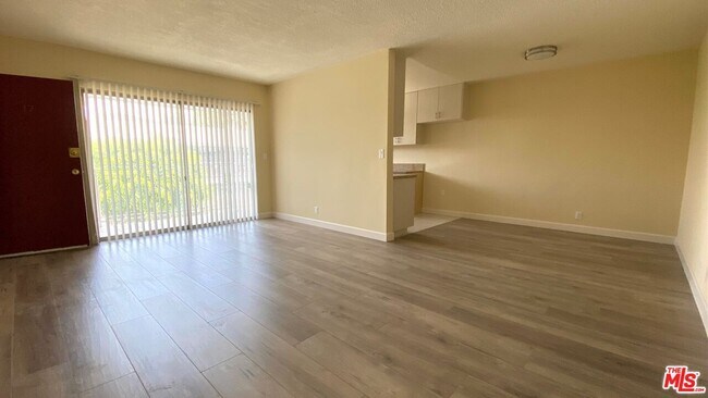Building Photo - 443 S Wilton Pl