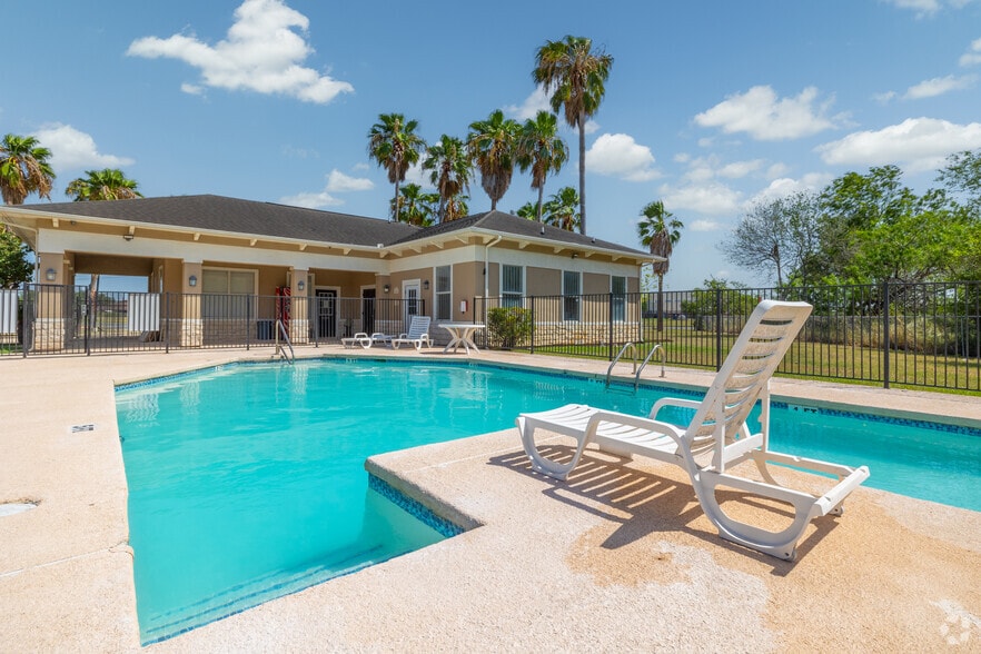 Pool - Amistad Apartments