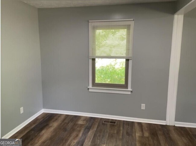 Building Photo - 19 Oak Hill Dr