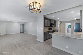 Building Photo - 607 E Encanto Dr