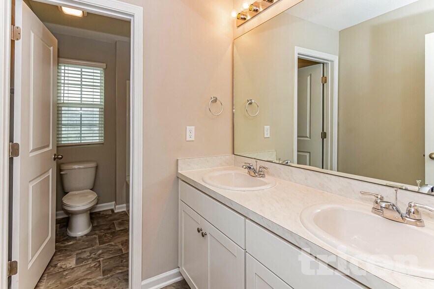 Building Photo - 11351 John Rutledge Pl