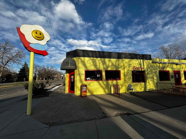 Building Photo - 2824 W Parkside Pl