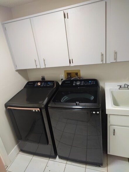 Building Photo - 9132 Remington Dr