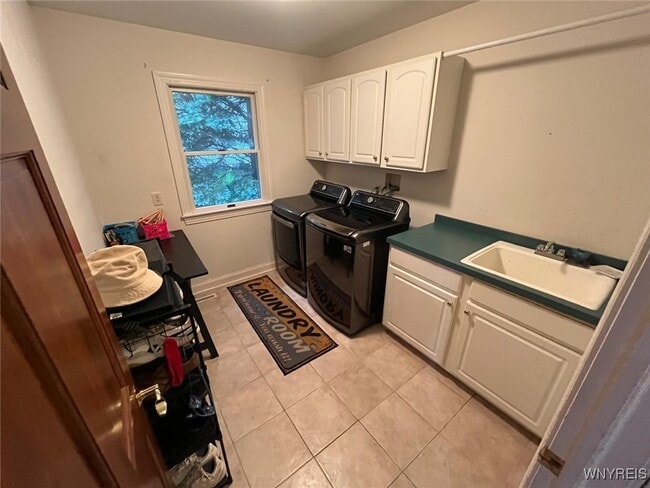 Building Photo - 8350 Manchester Park Dr