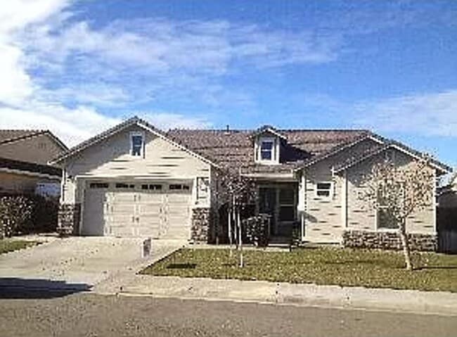 Building Photo - Beautiful Rental Home