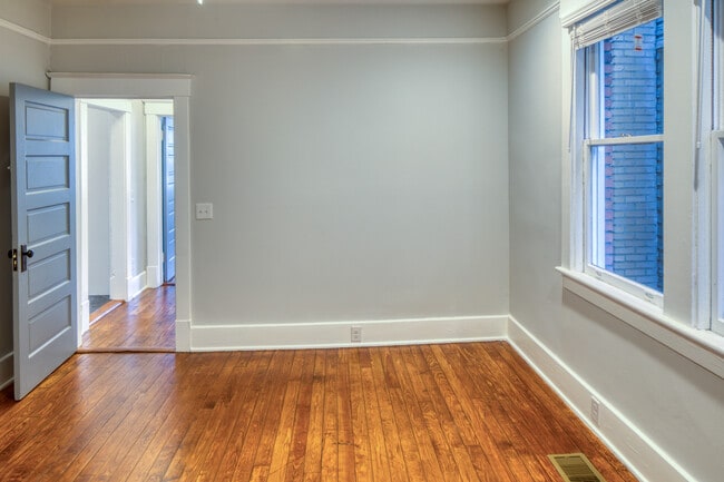 Building Photo - 228 W 38th St