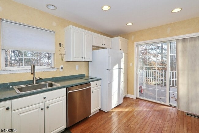 Building Photo - 13 Minuteman Ct