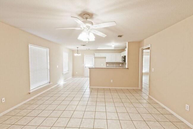 Building Photo - 933 Farmington Rd