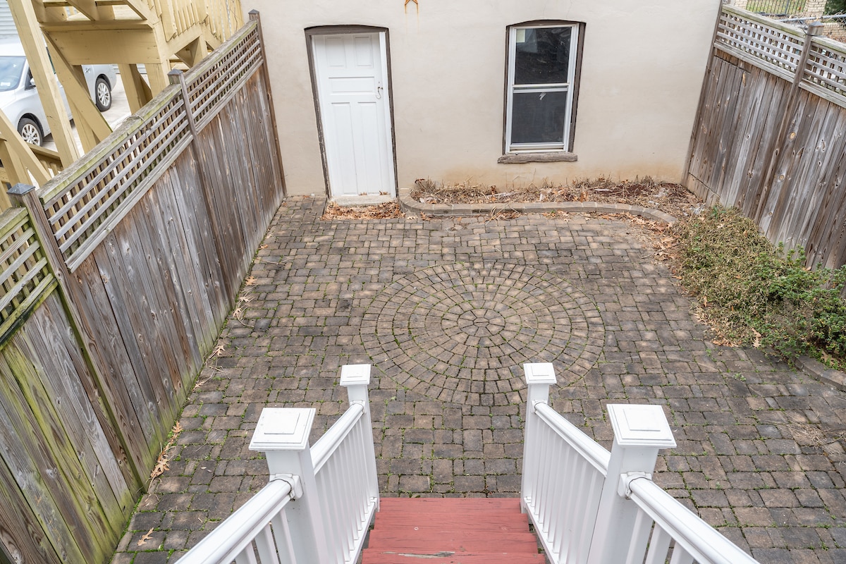 shared back patio - 403 P St NW