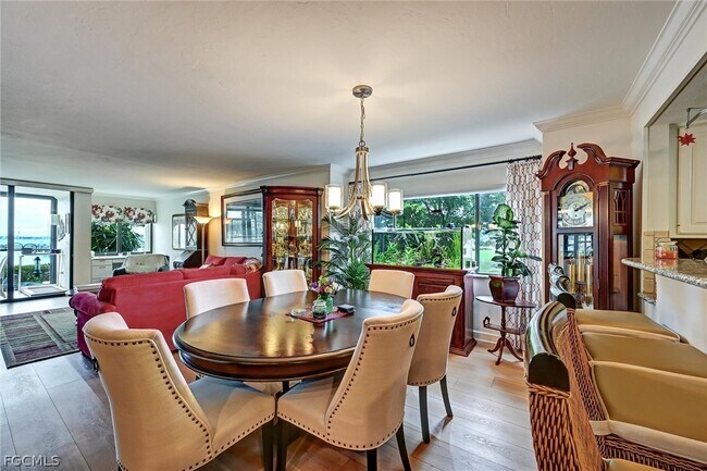 Building Photo - 4821 S Landings Dr