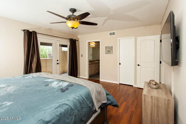 Building Photo - 10008 N 33rd Pl